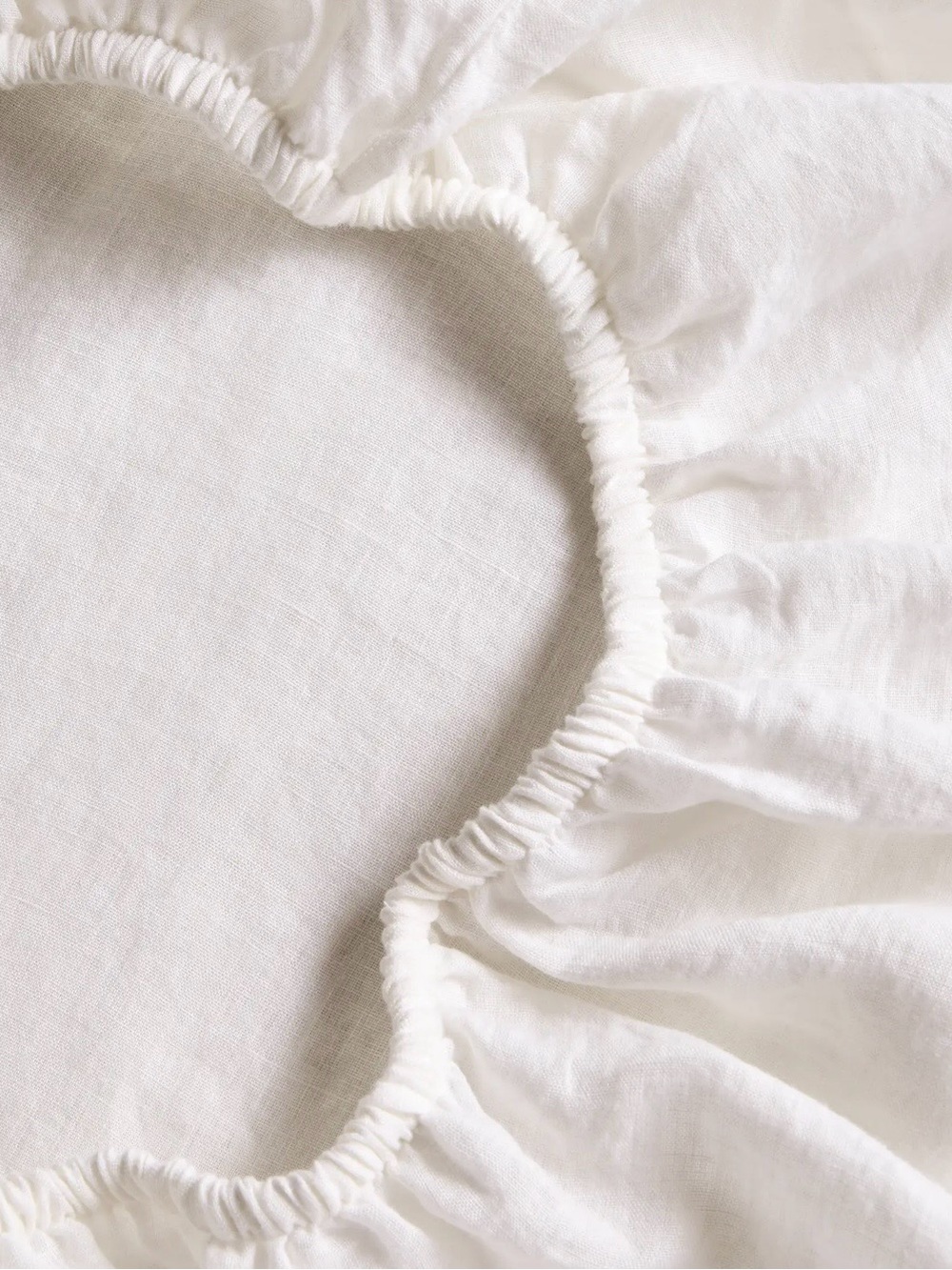 BRAND NEW Quince European Linen 3 Piece Piped Fitted Sheet Set, Queen-White/Navy - Picture 6 of 6